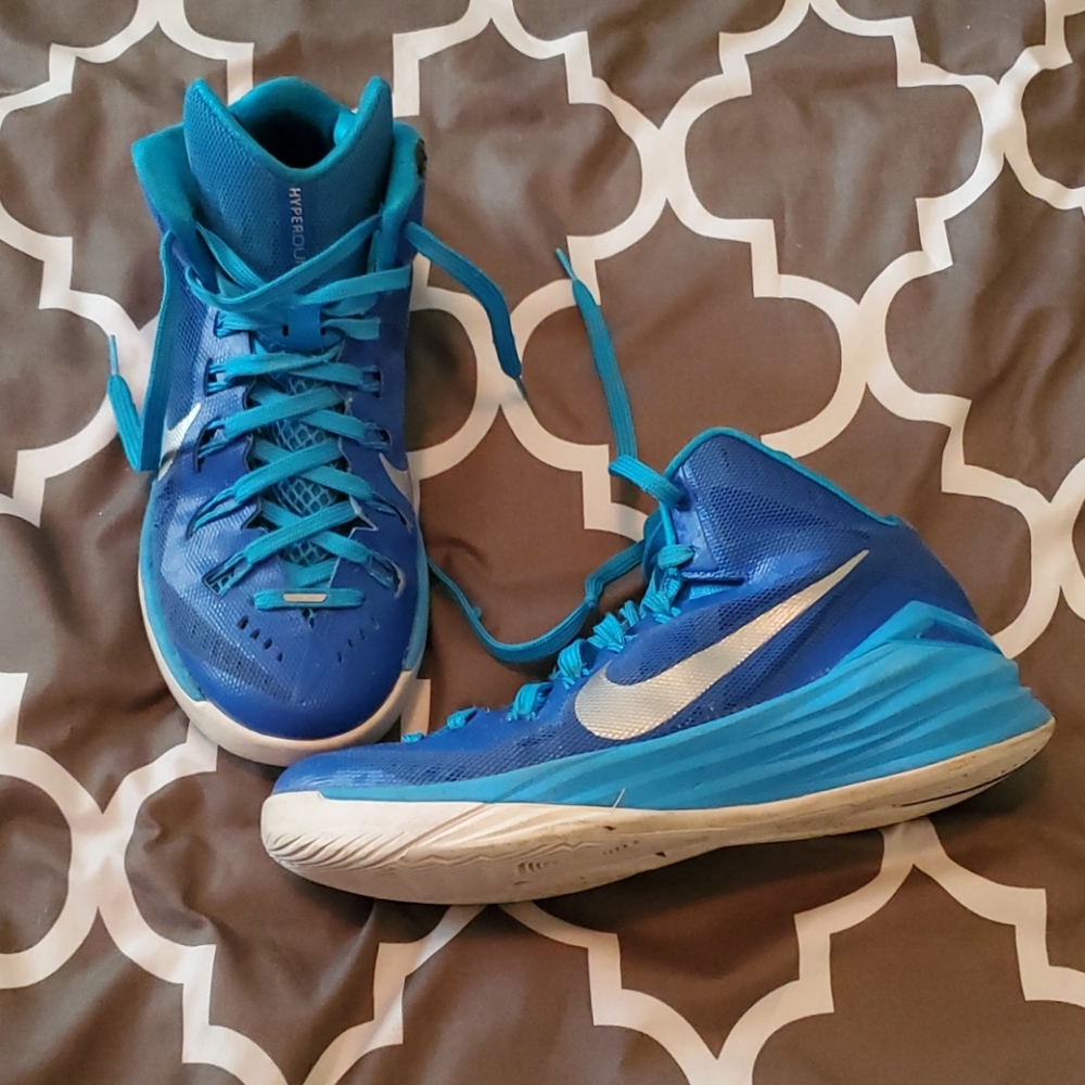 Blue & Turquoise Nike basketball shoes size 8.5